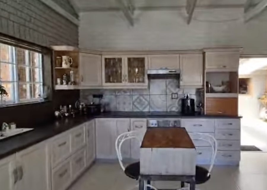 3 Bedroom Property for Sale in Middedorp Western Cape